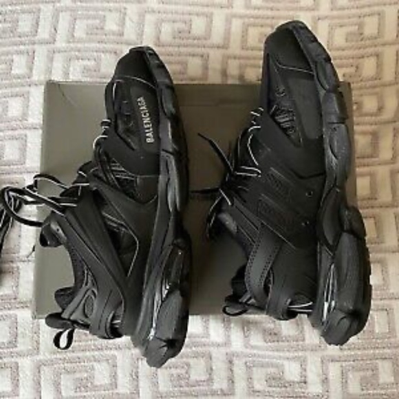 Balenciaga traxk - Picture 1 of 3